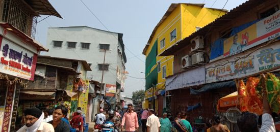 Pasco Patil chawl (in yellow) to the right and Koli Jamaat Chawl to the left (in grey)