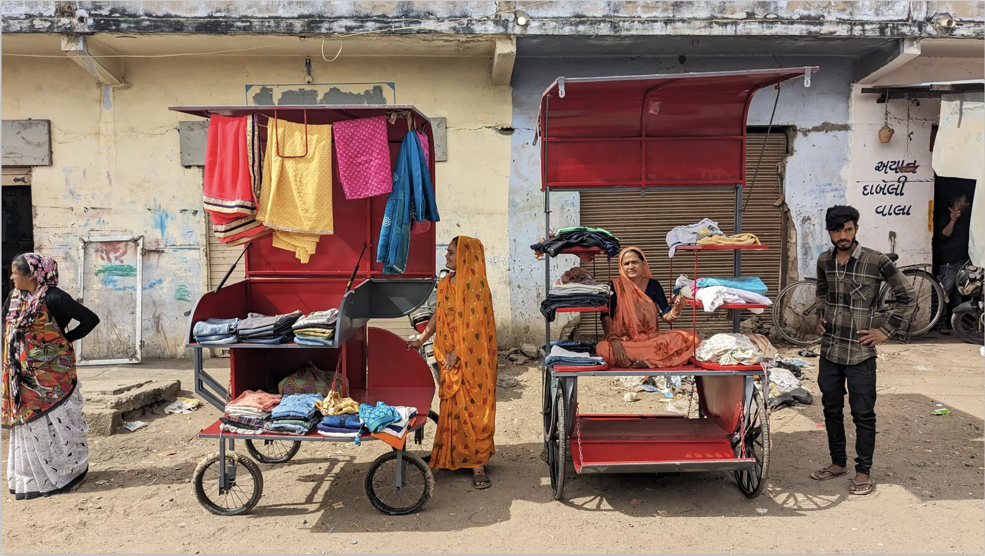 Mobile Urban Infrastructure for Street Vendors 
