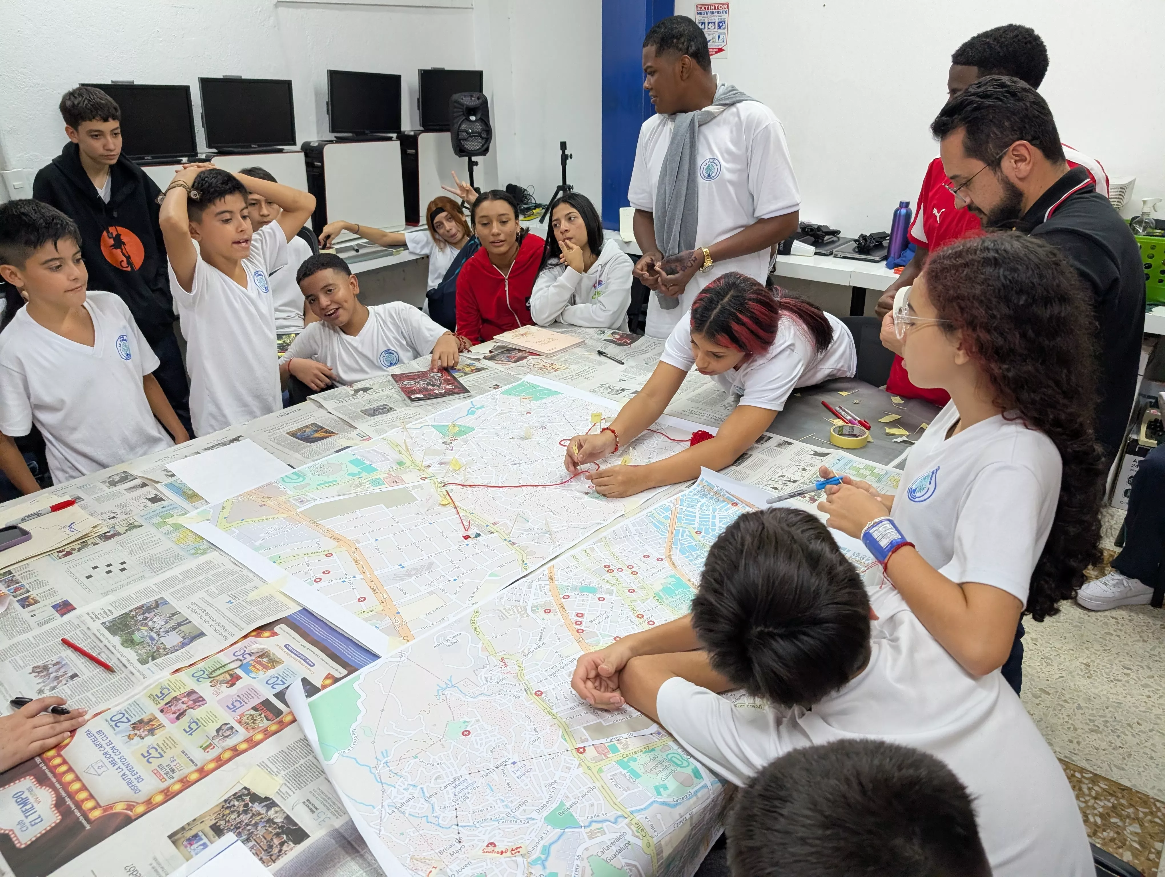 Workshop at school La Fontaine in Siloé, Cali