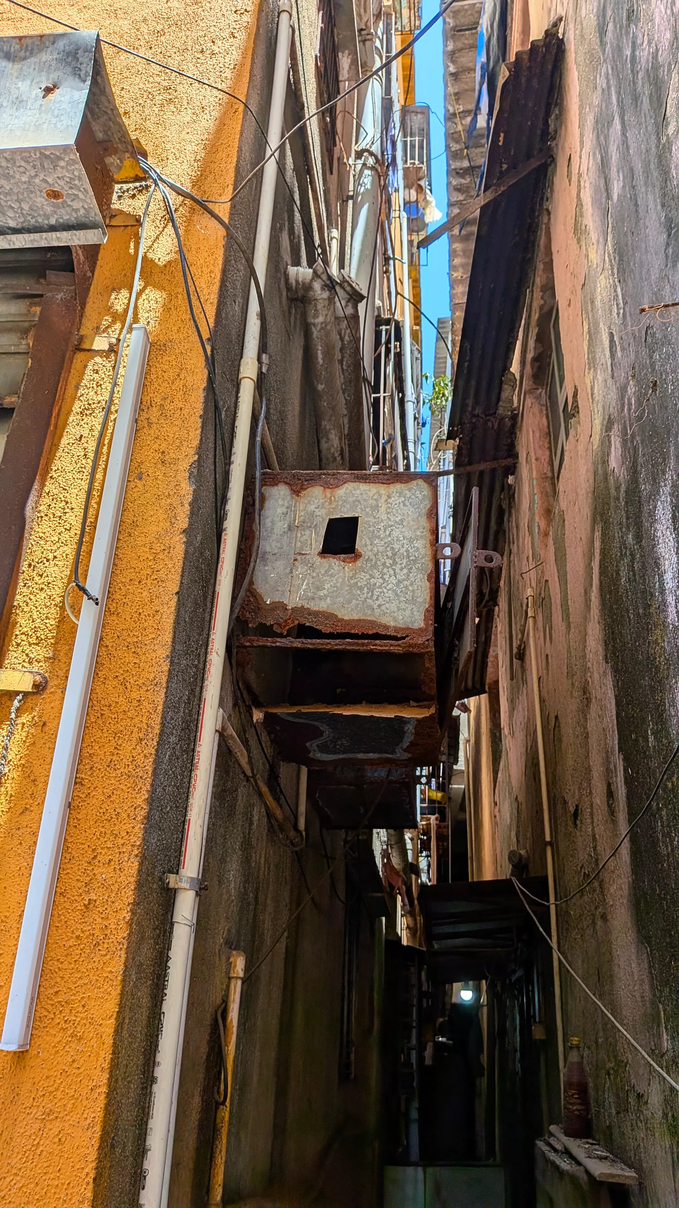 A narrow lane leading towards Paarasmal Jain's home within Jantu Bai Niwas.