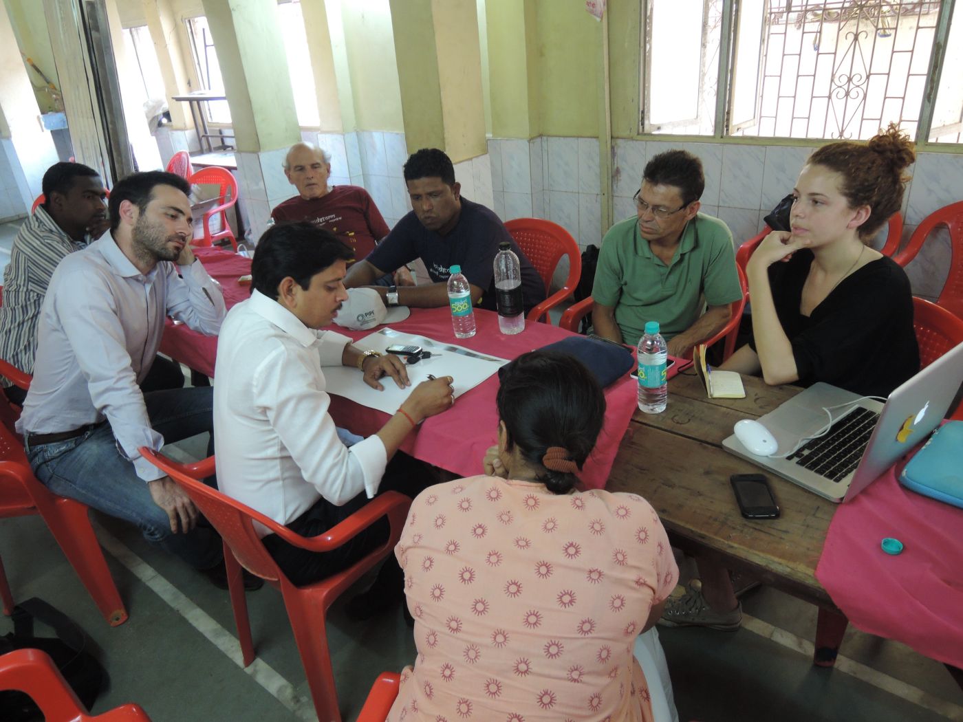 Multilingual conversation between Ataide and Pankaj, a local contractor from Dharavi