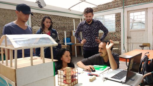 urbz and Arquitectura del Oximoron discuss the project with the community