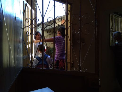 Neighborhood close ties in the Petare Sur Slum in Caracas 