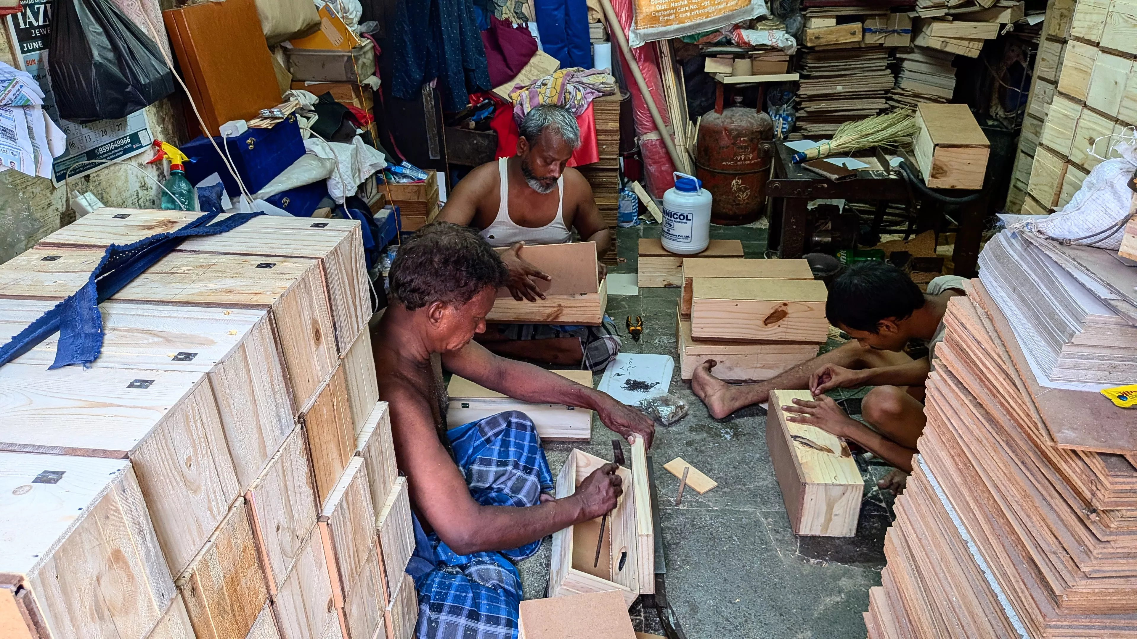Bashir & his workers inspecting every box manufactured.