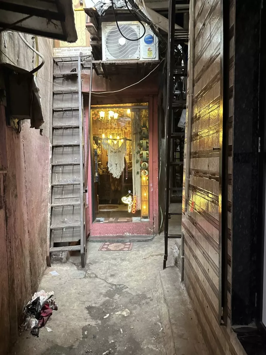 The path leading up to Gully Girls Tattoo Studio.